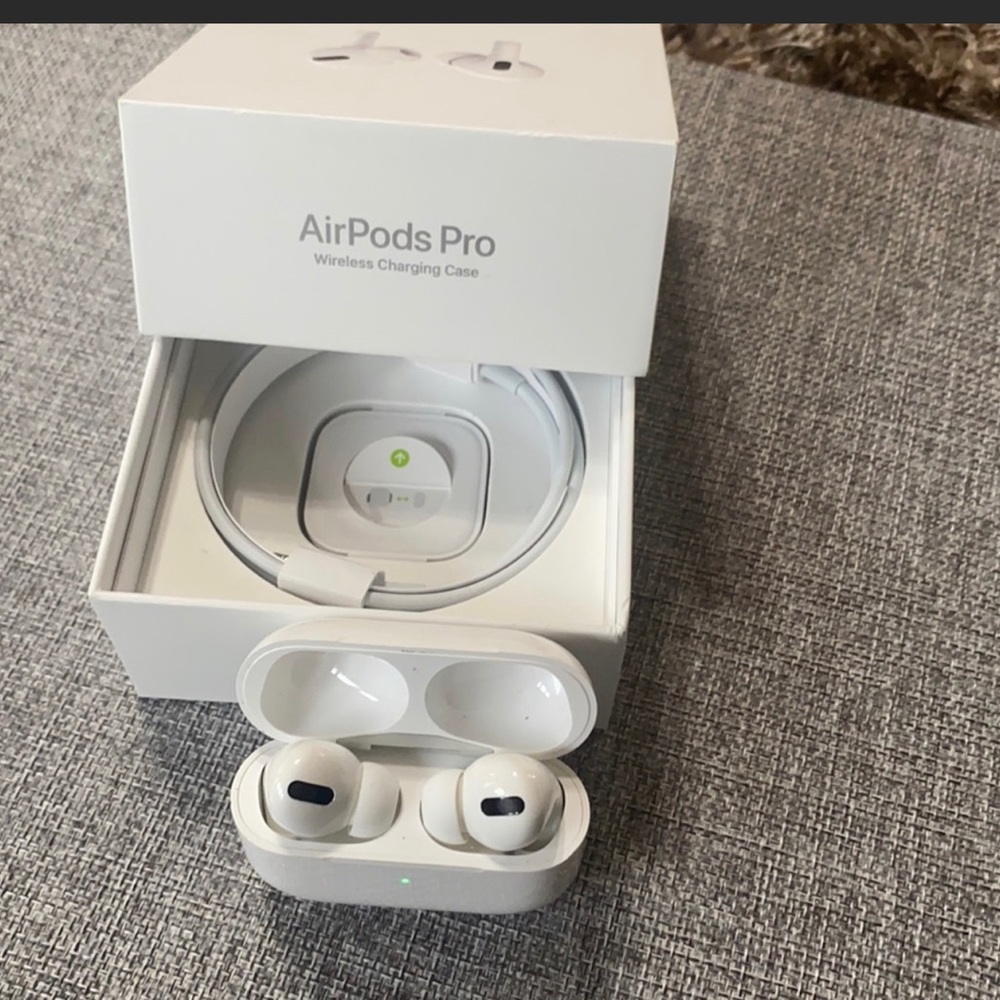 - Apple AirPods Pro Like new - Picture 5 of 6